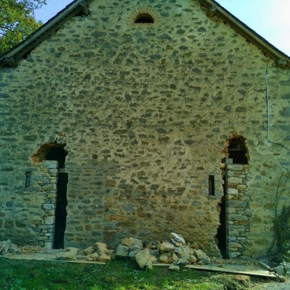 Ouverture Avec Jambage En Pierres Et Linteau En Béton Imitation Bois (2)