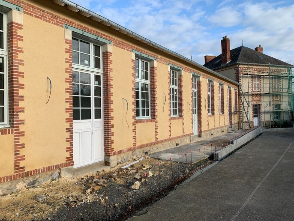 Ravalement De Façade De L'école à Saint Denis D'Anjou (54)